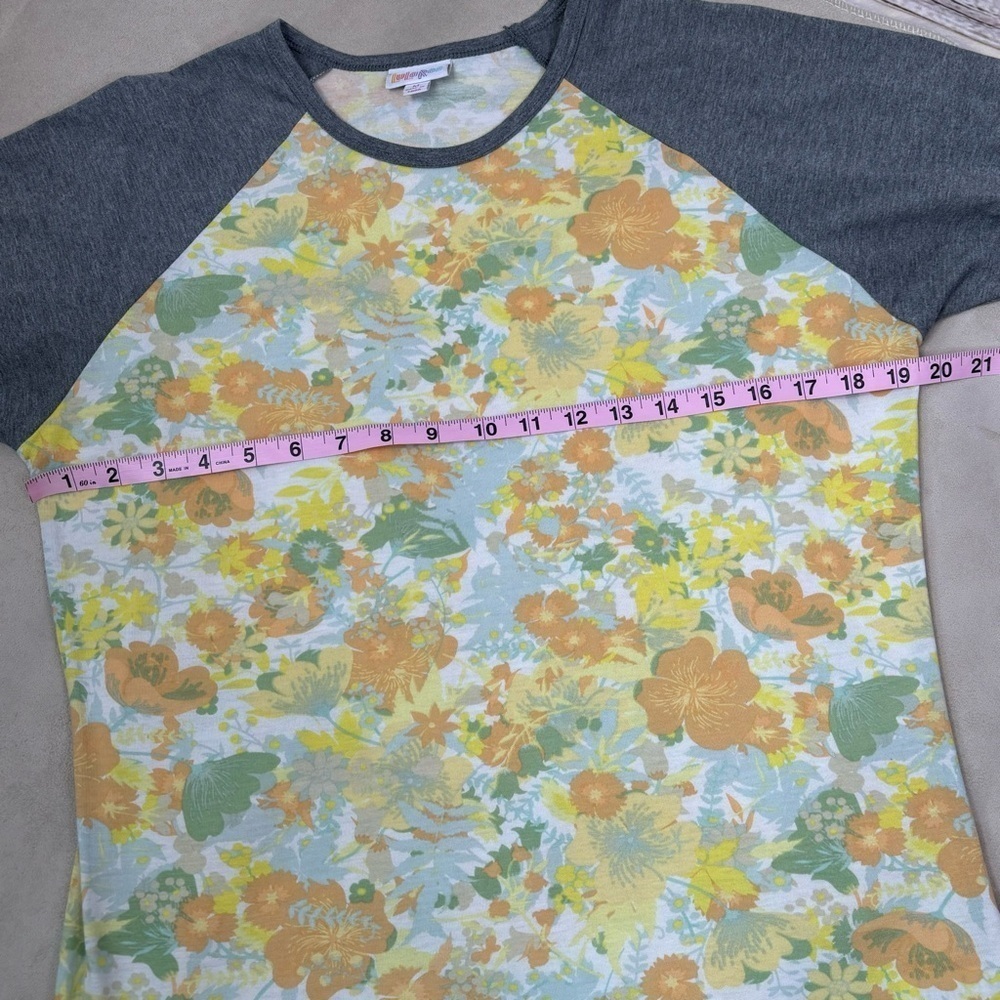 LuLaRoe Randy Baseball Tee Size Medium Yellow Orange Floral Pattern Gray Sleeves - Picture 10 of 11